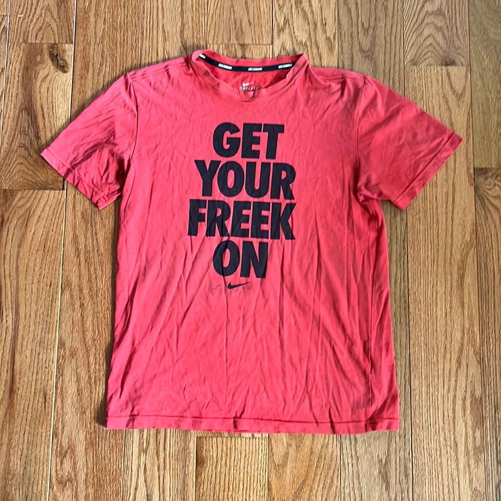Nike Dri-Fir Mens Graphic T-Shirt Size: M